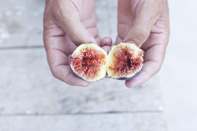 Close-up of hands holding fig slices