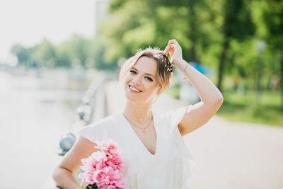 Portrait of a smiling young woman