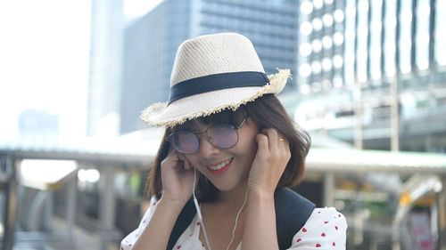 Portrait of young woman in hat