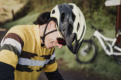 Close up of upper part of female cyclist