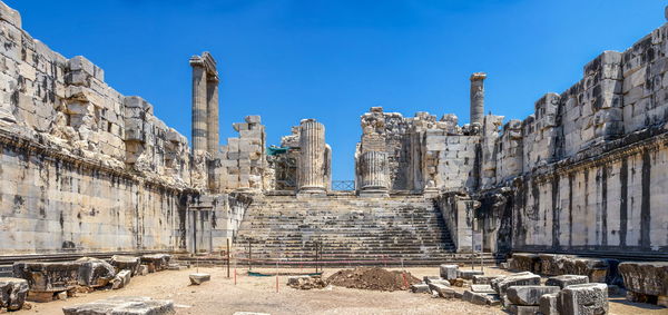 Old ruins of building against sky