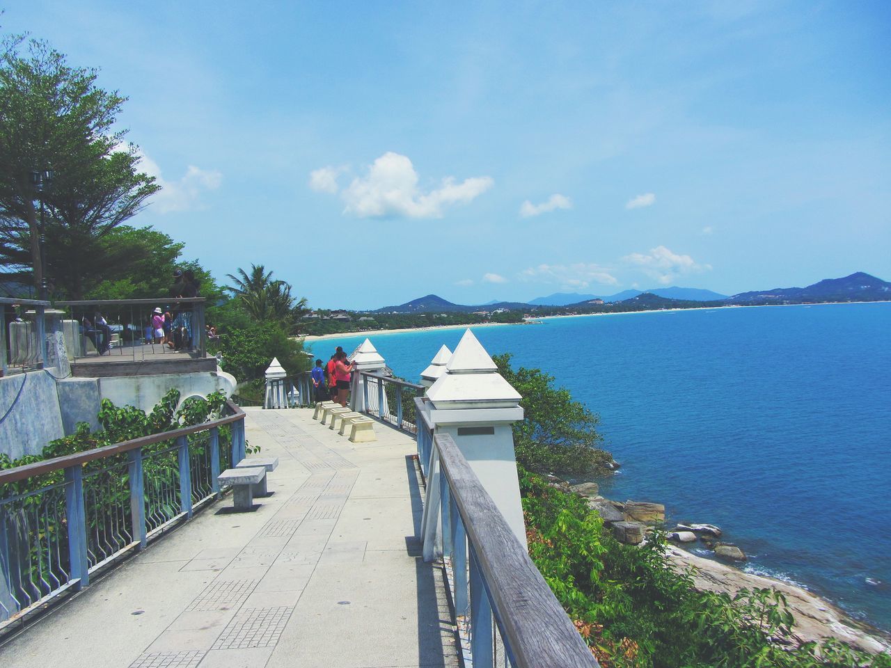 SCENIC VIEW OF SEA BY MOUNTAIN AGAINST SKY