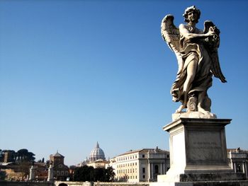 Statue of liberty against sky