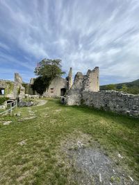 Old ruin building against sky