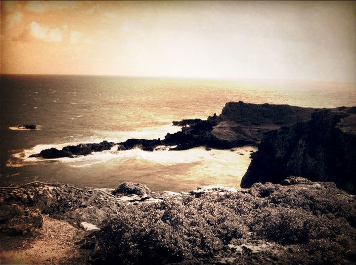 sea, horizon over water, water, tranquil scene, scenics, tranquility, beauty in nature, beach, rock - object, nature, shore, sky, rock formation, idyllic, rock, coastline, wave, clear sky, seascape, remote