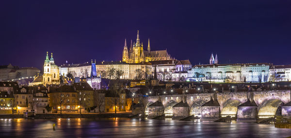 Image of the city of prague by the night