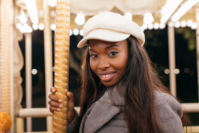 Portrait of smiling young woman wearing hat