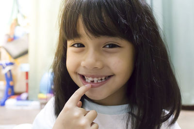 Portrait of cute girl smiling