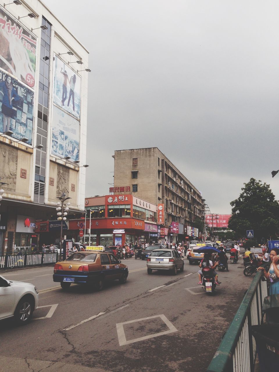 building exterior, architecture, built structure, transportation, car, land vehicle, street, city, mode of transport, road, city life, city street, incidental people, sky, building, day, outdoors, clear sky, traffic