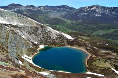 The ausente lake in the middle of de cantabric range looks like a turquoises jewel.