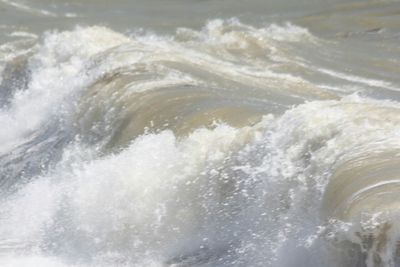 Waves splashing in sea