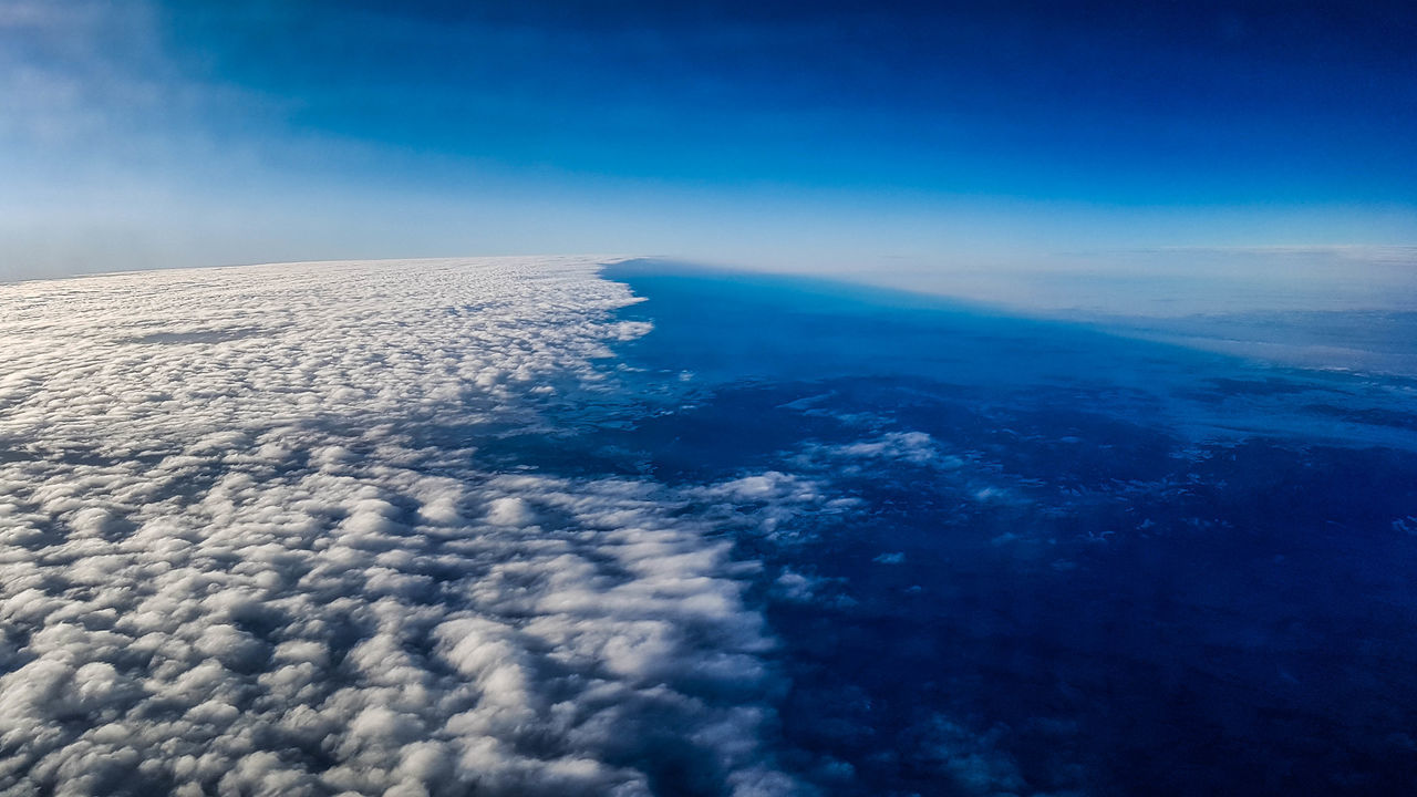 AERIAL VIEW OF CLOUDSCAPE OVER SEA AGAINST SKY