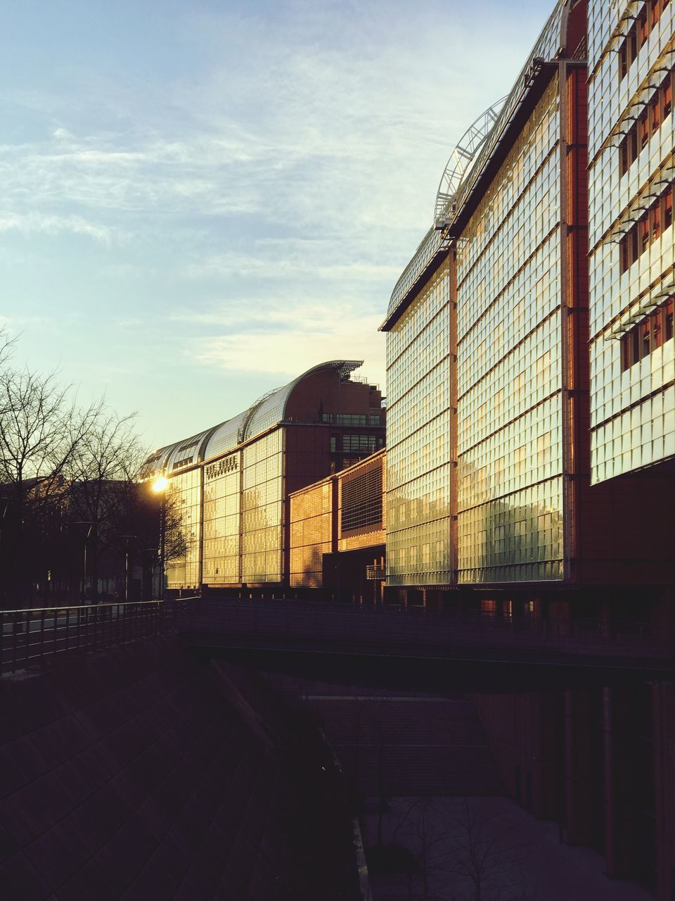 SILHOUETTE OF BUILDING AGAINST SKY