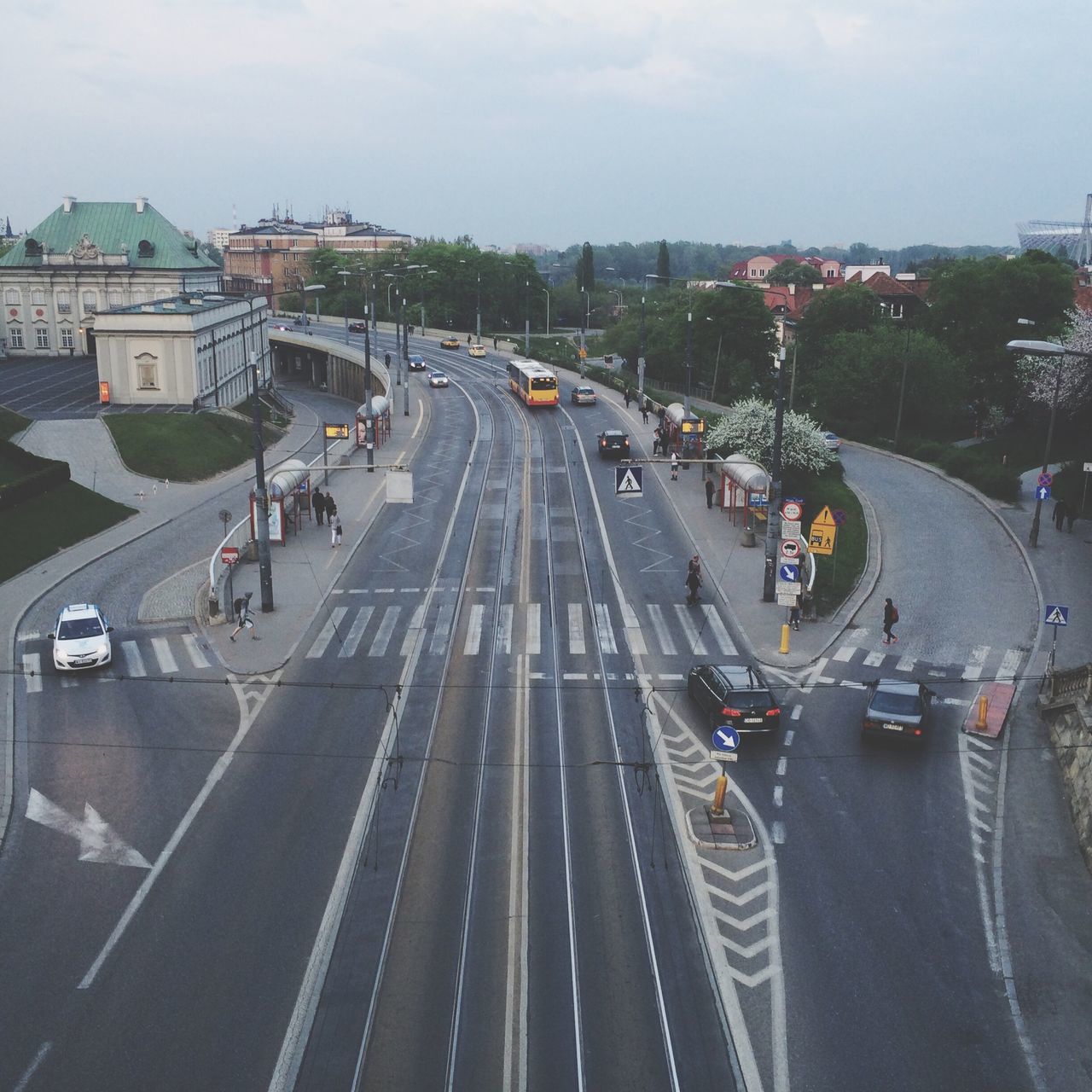 transportation, land vehicle, car, mode of transport, architecture, city, building exterior, road, high angle view, built structure, road marking, street, the way forward, city life, sky, city street, vanishing point, travel, incidental people, diminishing perspective