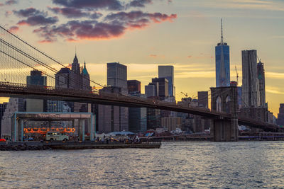 View of manhattan at dusk with the brooklyn bridge in the foreground