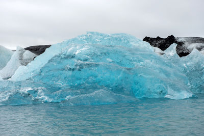 Floating icebergs in jokulsarlon glacial lagoon, iceland