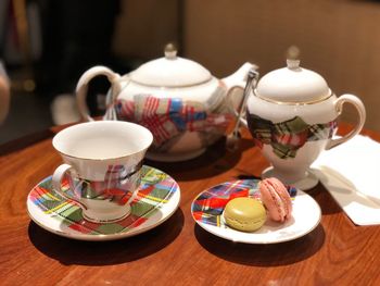 Macaroons and crockery on table