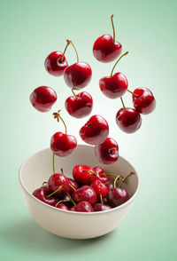 Close-up of cherries in bowl