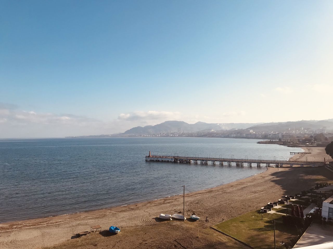 SCENIC VIEW OF SEA AND MOUNTAIN AGAINST SKY