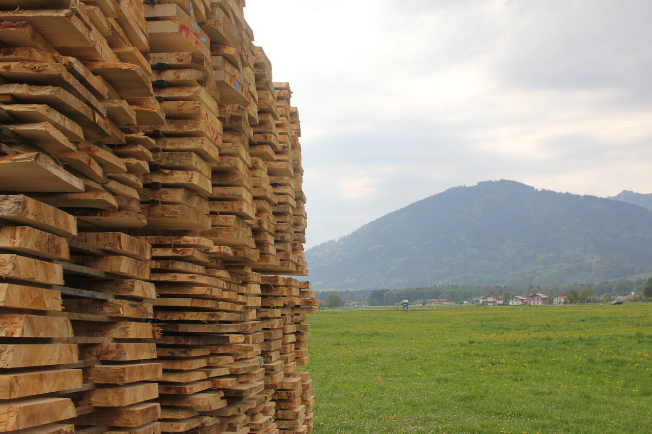 STACK OF STONE STRUCTURE ON FIELD AGAINST SKY