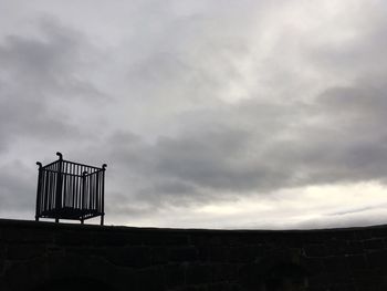 Lifeguard hut against sky