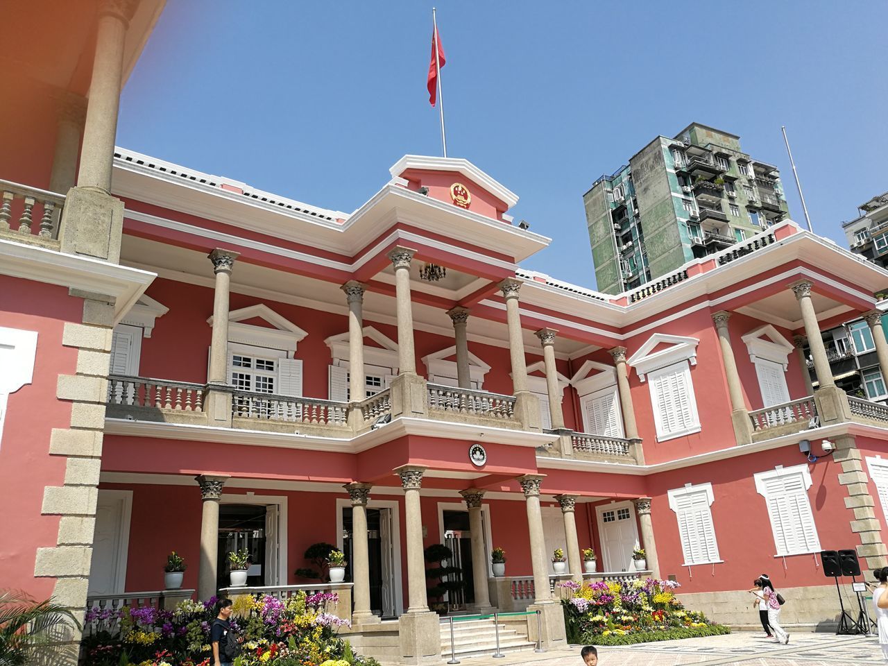 LOW ANGLE VIEW OF HISTORICAL BUILDING AGAINST SKY