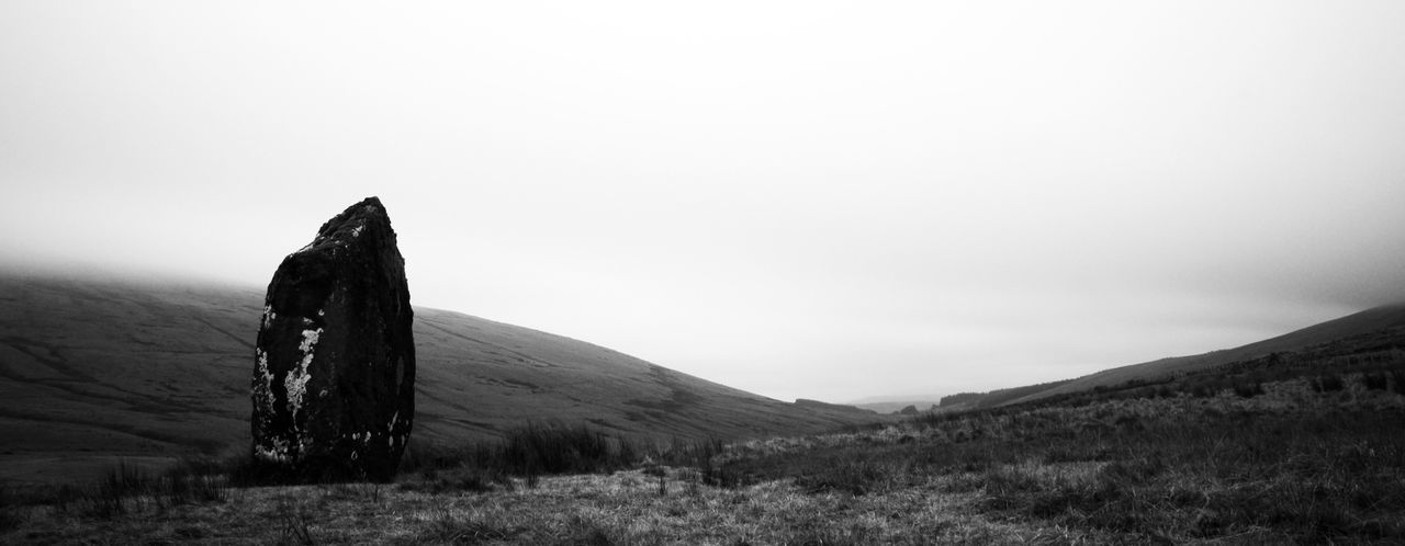 landscape, tranquil scene, tranquility, copy space, clear sky, field, mountain, scenics, nature, non-urban scene, sky, wood - material, beauty in nature, remote, grass, fence, day, no people, horizon over land