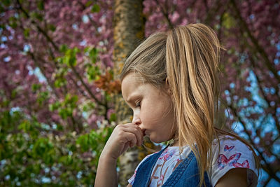 Portrait of a girl in tree