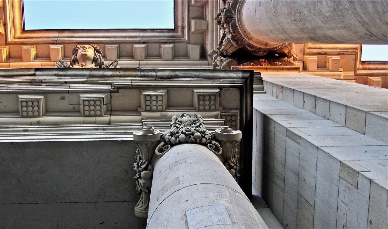 STATUE OF CAT ON BUILDING