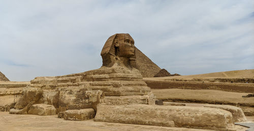 Sphinx in giza egypt new pyramids