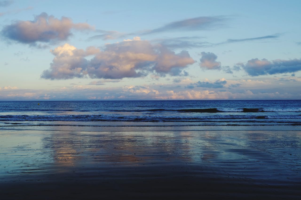 SCENIC VIEW OF SEA AGAINST SUNSET SKY