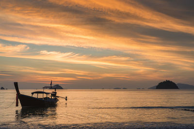 Scenic view of sea against sky cloudy during sunset