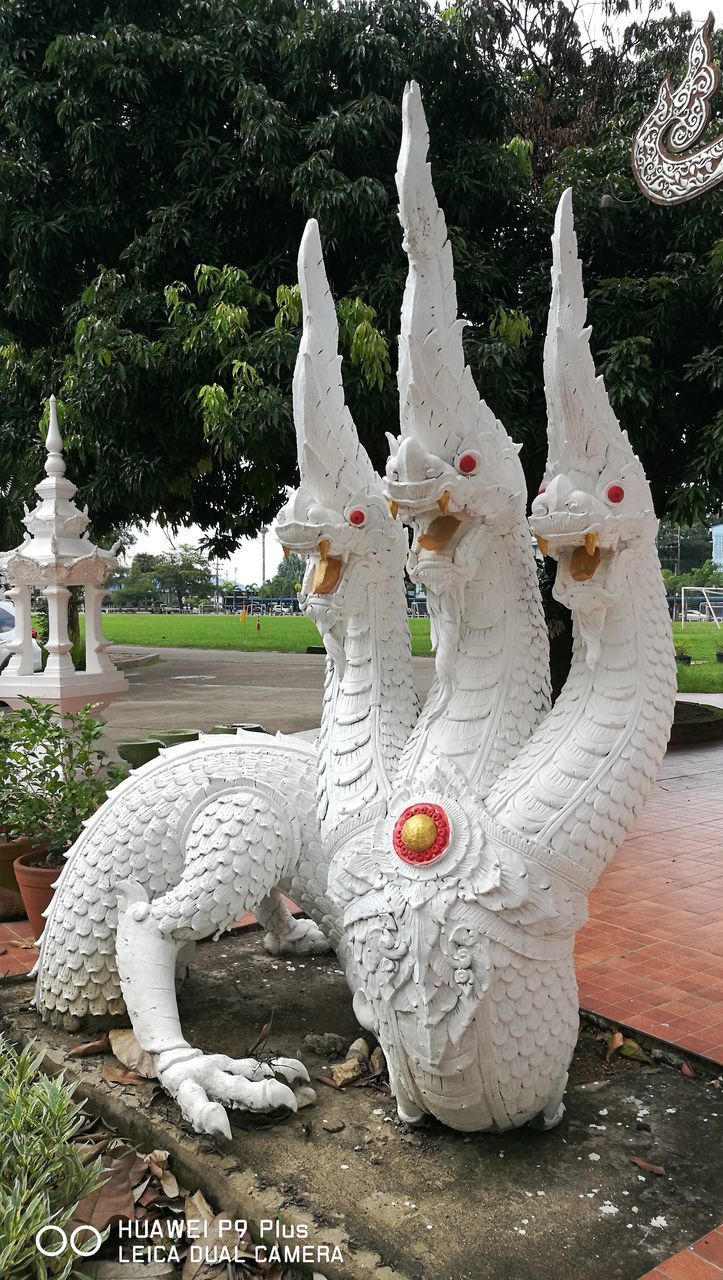 STATUE OF ANGEL AND PARK