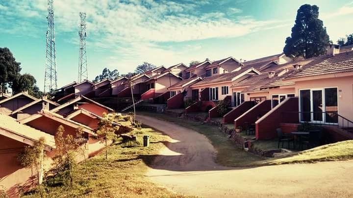 architecture, building exterior, built structure, house, sky, roof, residential structure, residential building, cloud - sky, cloud, town, low angle view, day, outdoors, tree, village, sunlight, roof tile, mountain, no people