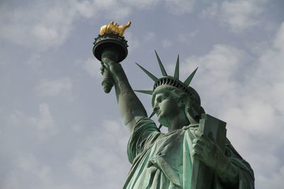 Statue of liberty against sky