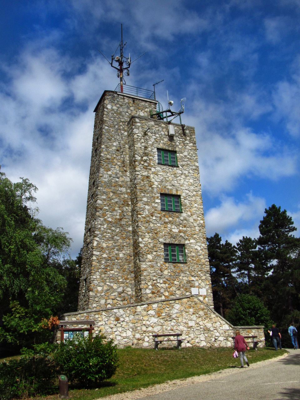 LOW ANGLE VIEW OF CROSS AGAINST TREES