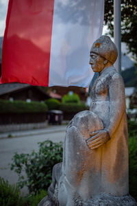 Statue of buddha against temple