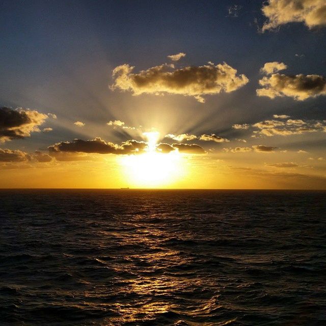 sea, sunset, water, horizon over water, scenics, tranquil scene, sky, beauty in nature, waterfront, tranquility, sun, idyllic, orange color, nature, rippled, cloud - sky, seascape, cloud, reflection, sunlight