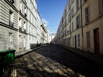Narrow alley in city