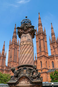 Pillar marktsäule in front of the market church in wiesbaden