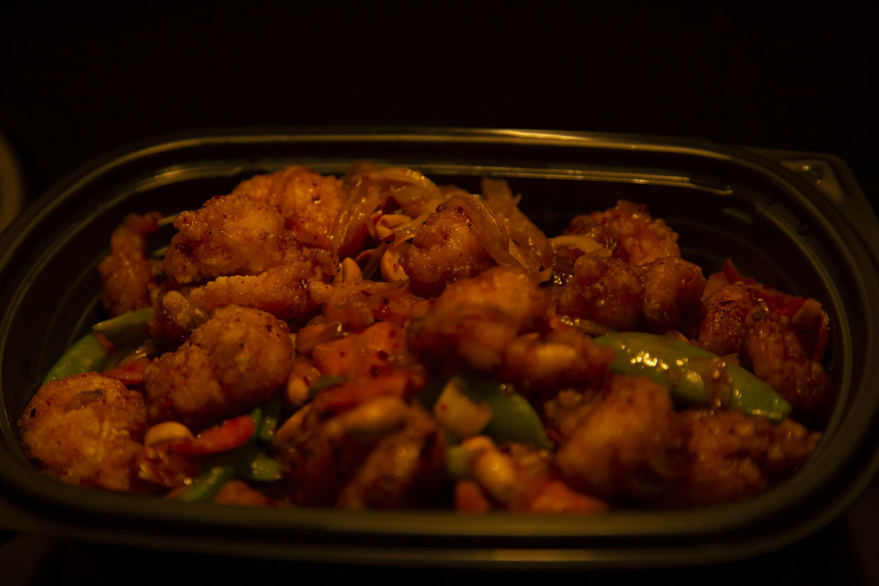 HIGH ANGLE VIEW OF MEAL IN BOWL