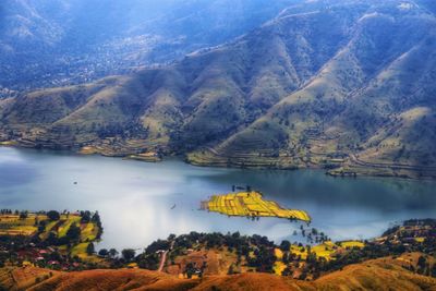 Panoramic view of lake and mountains against sky