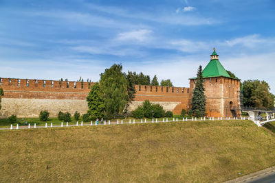 Wall and tower in nizhny novgorod kremlin, russia