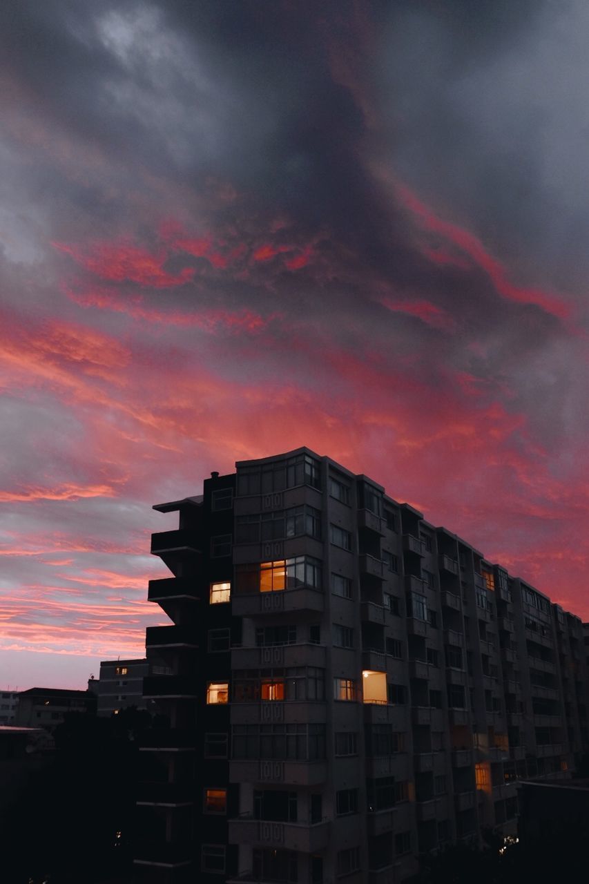 LOW ANGLE VIEW OF BUILDINGS AGAINST SKY