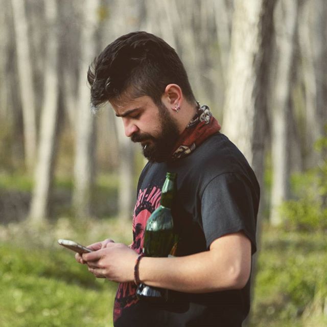 young adult, person, lifestyles, leisure activity, focus on foreground, casual clothing, young men, looking at camera, portrait, front view, holding, smiling, waist up, side view, tree, happiness