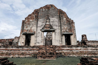 Old ruin building against sky