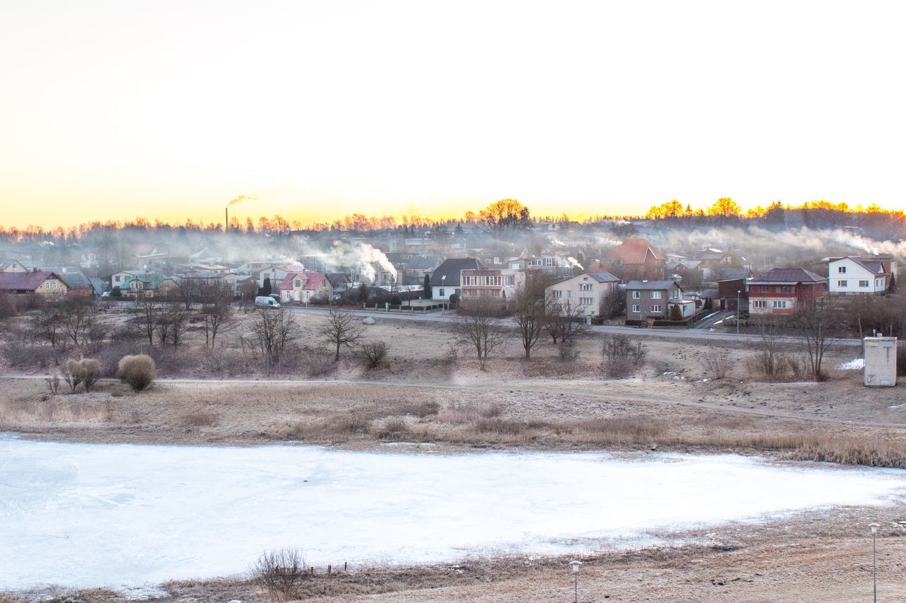 SCENIC VIEW OF SNOW FIELD AGAINST CLEAR SKY