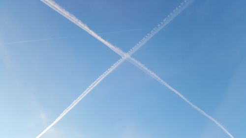 Cross shaped vapor trails in sky