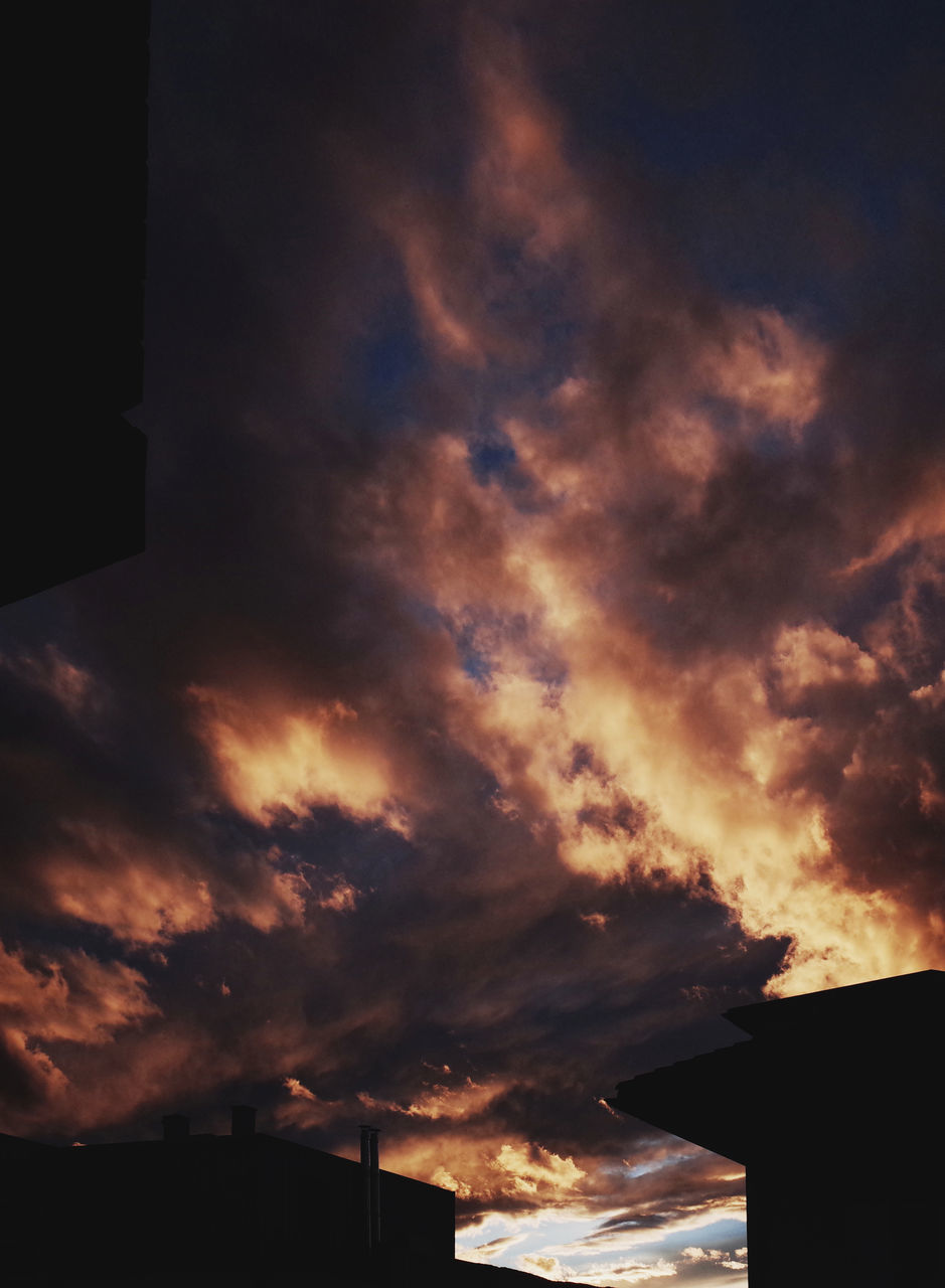 SCENIC VIEW OF DRAMATIC SKY OVER CLOUDS