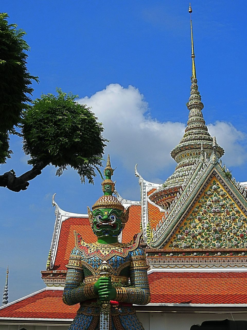 LOW ANGLE VIEW OF STATUE OF TEMPLE BUILDING